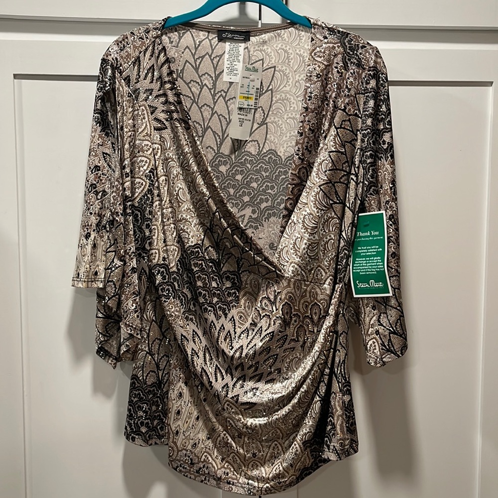 New with tags beautiful silky like blouse with sparkle. Size 1X by S Levine.